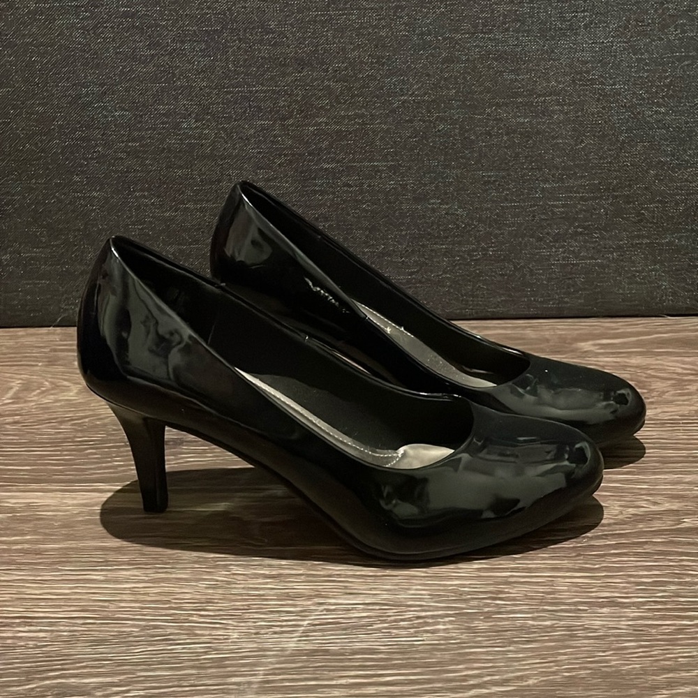 Black comfort plus heels